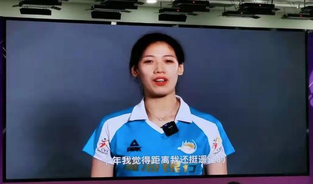 李盈莹曝30岁前要结婚！开会玩手机被批不认真，已成女排头号球星休闲区蓝鸢梦想 - Www.slyday.coM