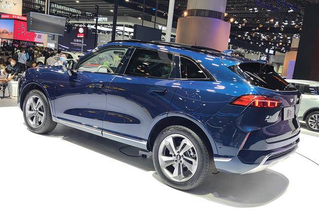 摩卡定位中型suv,长宽高分别为4875mm/1960mm/1690mm,轴距为2915mm.