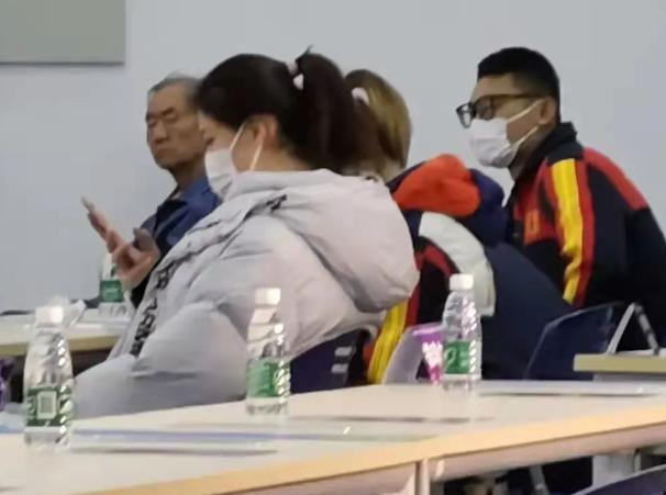 李盈莹曝30岁前要结婚！开会玩手机被批不认真，已成女排头号球星休闲区蓝鸢梦想 - Www.slyday.coM