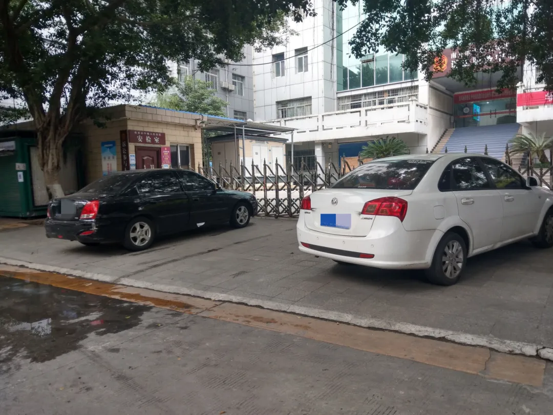 南充顺泊智慧停车的服务覆盖得还挺宽广，街道上停一停就被收2元休闲区蓝鸢梦想 - Www.slyday.coM