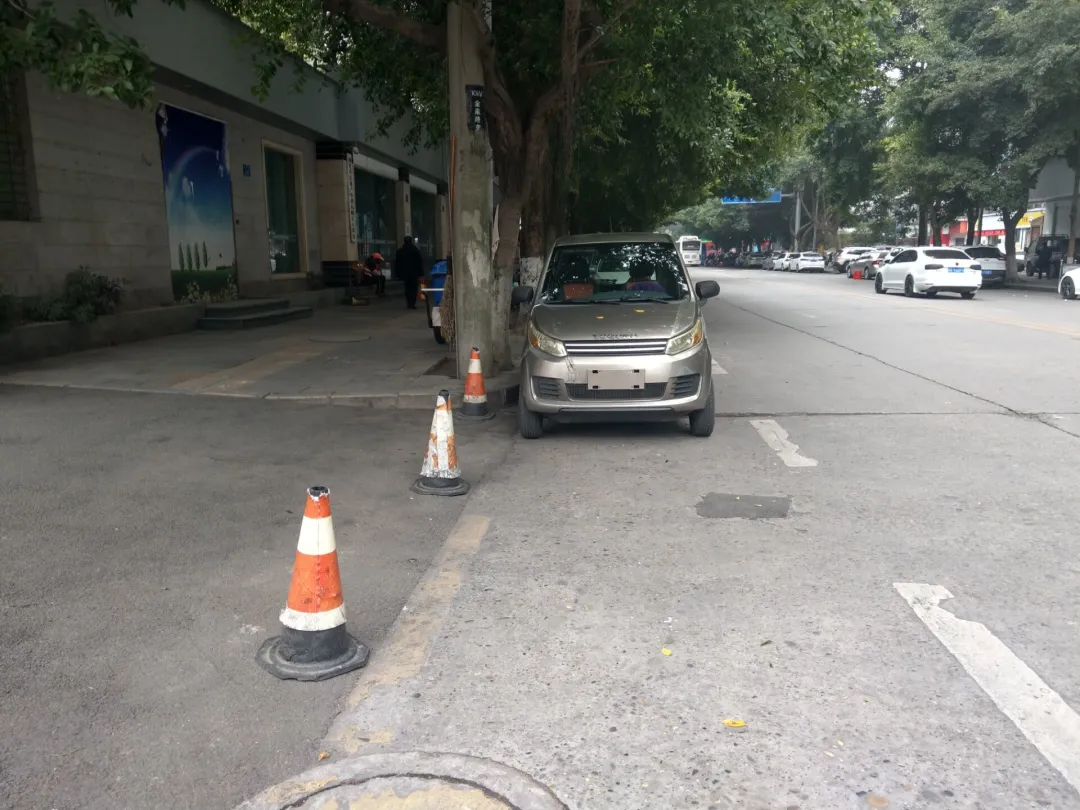 南充顺泊智慧停车的服务覆盖得还挺宽广，街道上停一停就被收2元休闲区蓝鸢梦想 - Www.slyday.coM
