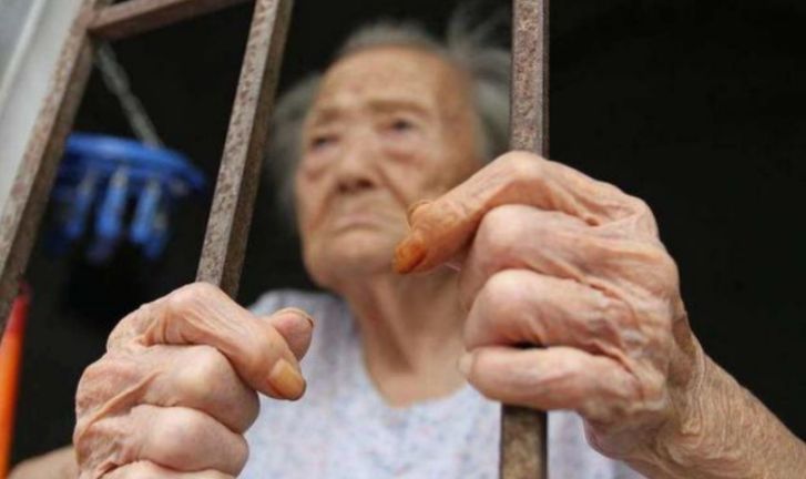 老人含泪控诉：立遗嘱将“4套房”全给儿子，转头让女儿养老遭拒休闲区蓝鸢梦想 - Www.slyday.coM