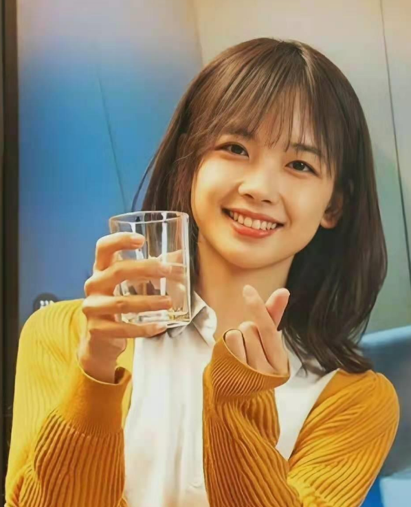 王冰冰在节目里首次自曝31岁了，嘉宾一脸不信，这笑容21岁我都信休闲区蓝鸢梦想 - Www.slyday.coM