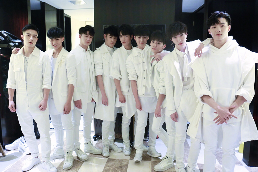 2016年,以x-fire成员为基础,加上曾参加过《燃烧吧少年》的肖战