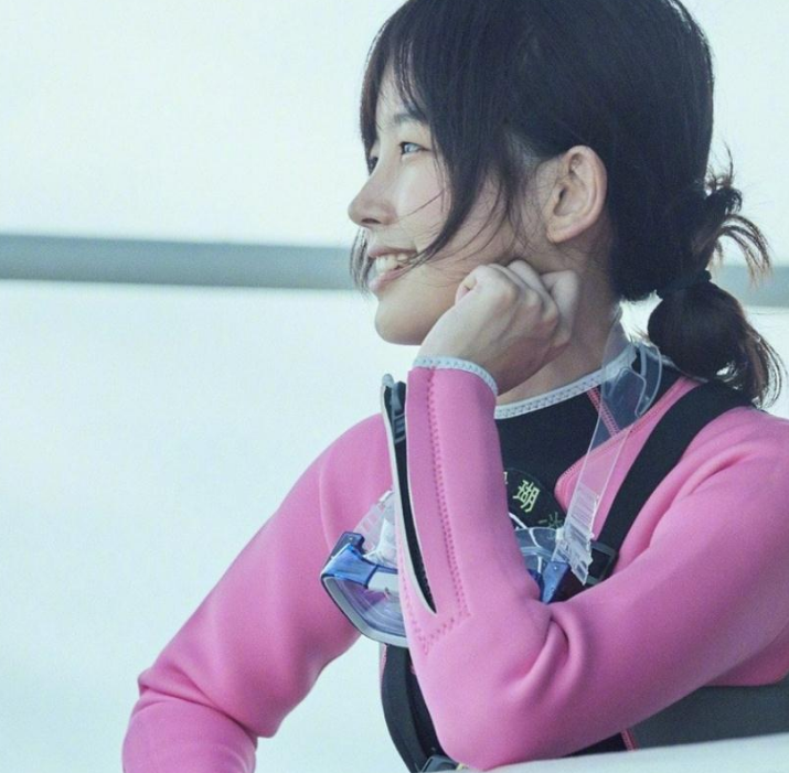 王冰冰在节目里首次自曝31岁了，嘉宾一脸不信，这笑容21岁我都信休闲区蓝鸢梦想 - Www.slyday.coM