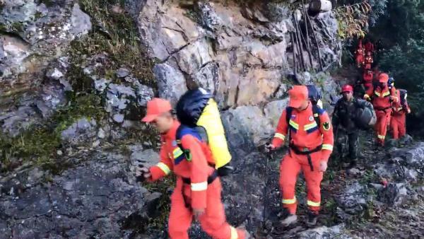 哀牢山失联人员最后生火点被发现，制定“三区一线”作战方案