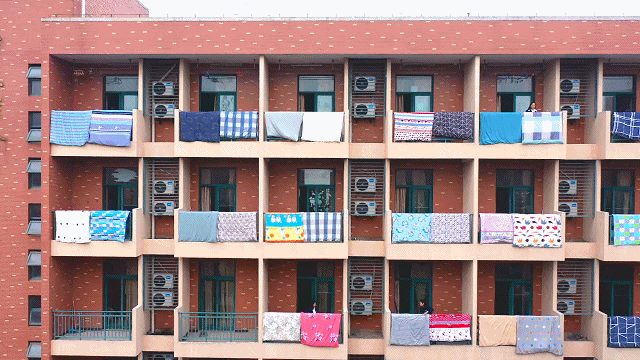 1400多床被子挂满阳台,杭州这震撼一幕刷屏了|杭州市|宿管|中学_新浪