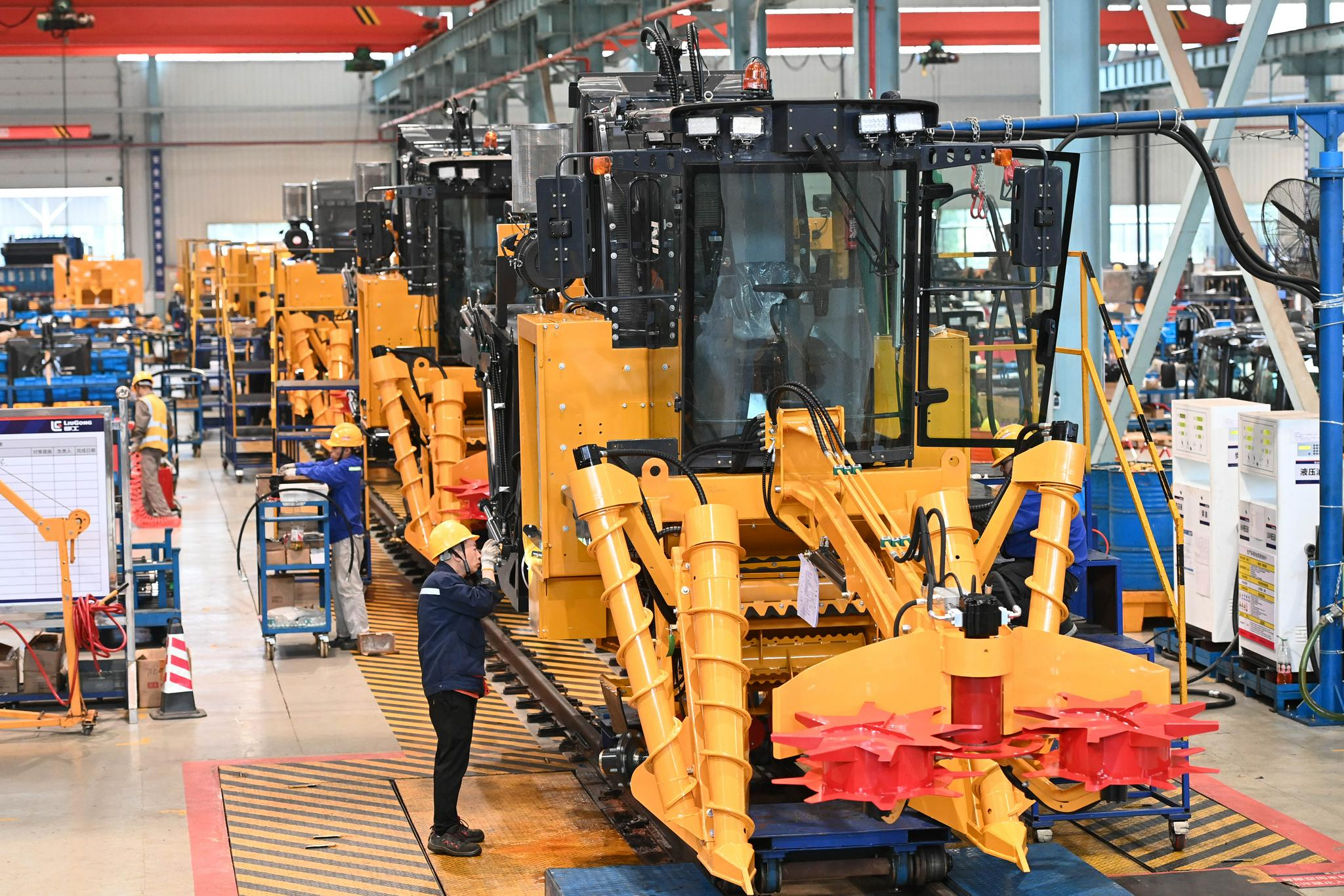 广西柳州:蔗糖榨季临近 农机企业赶制订单