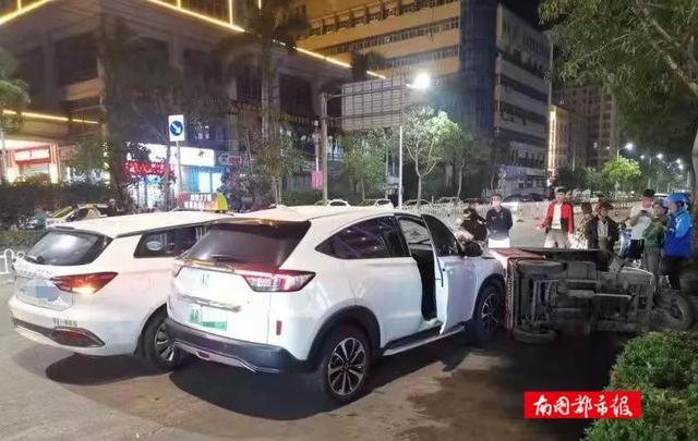 海口一男子驾车连撞2辆车4名行人后弃车逃逸……休闲区蓝鸢梦想 - Www.slyday.coM