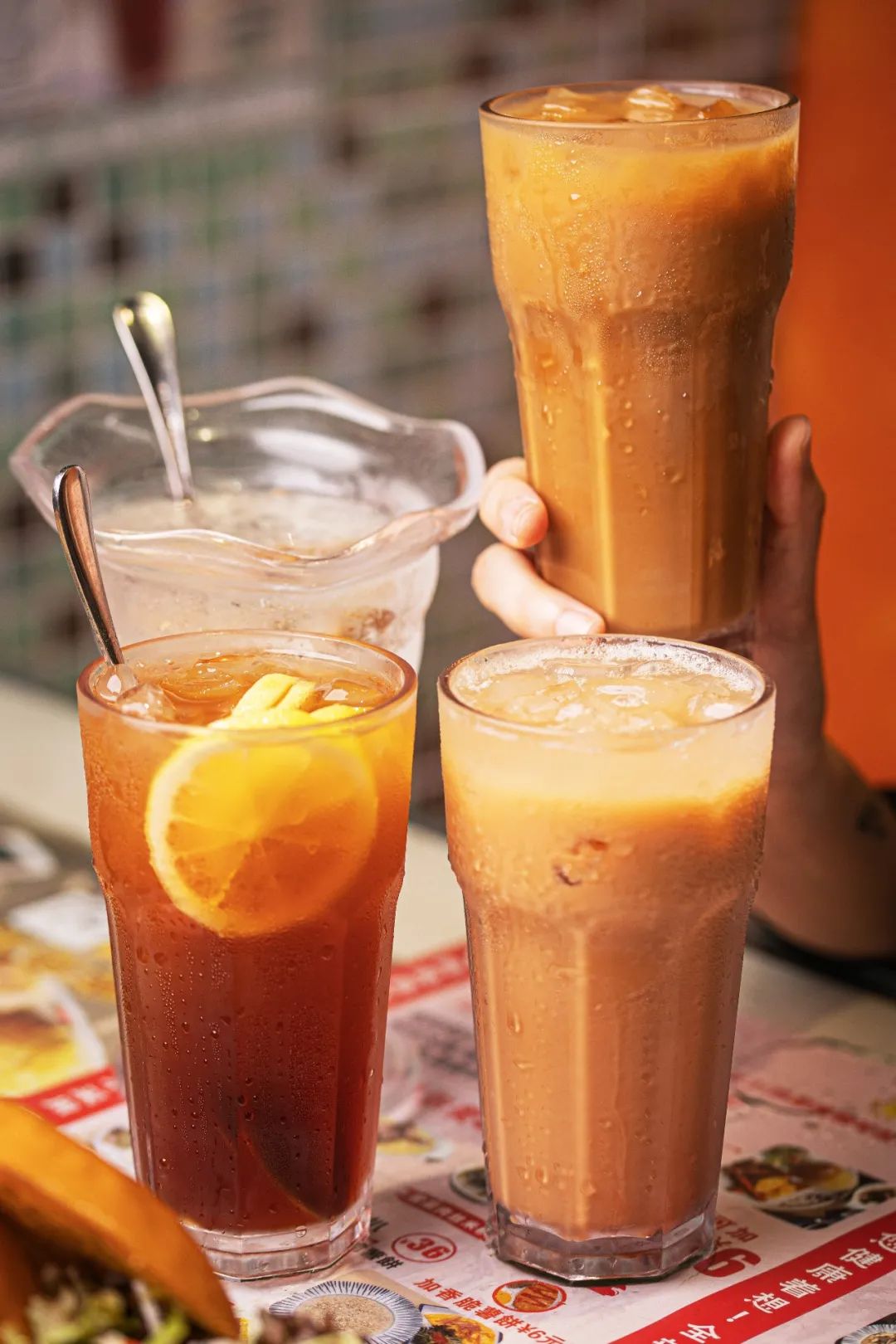 来吃冰室,这些港女丝袜奶茶,港式柠檬茶,港式冻鸳鸯,港式咸柠七当然是