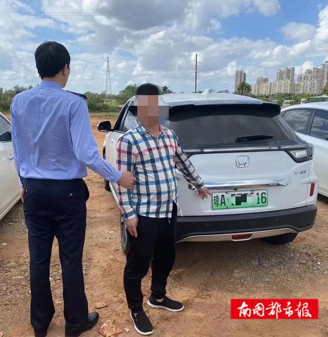 海口一男子驾车连撞2辆车4名行人后弃车逃逸……休闲区蓝鸢梦想 - Www.slyday.coM