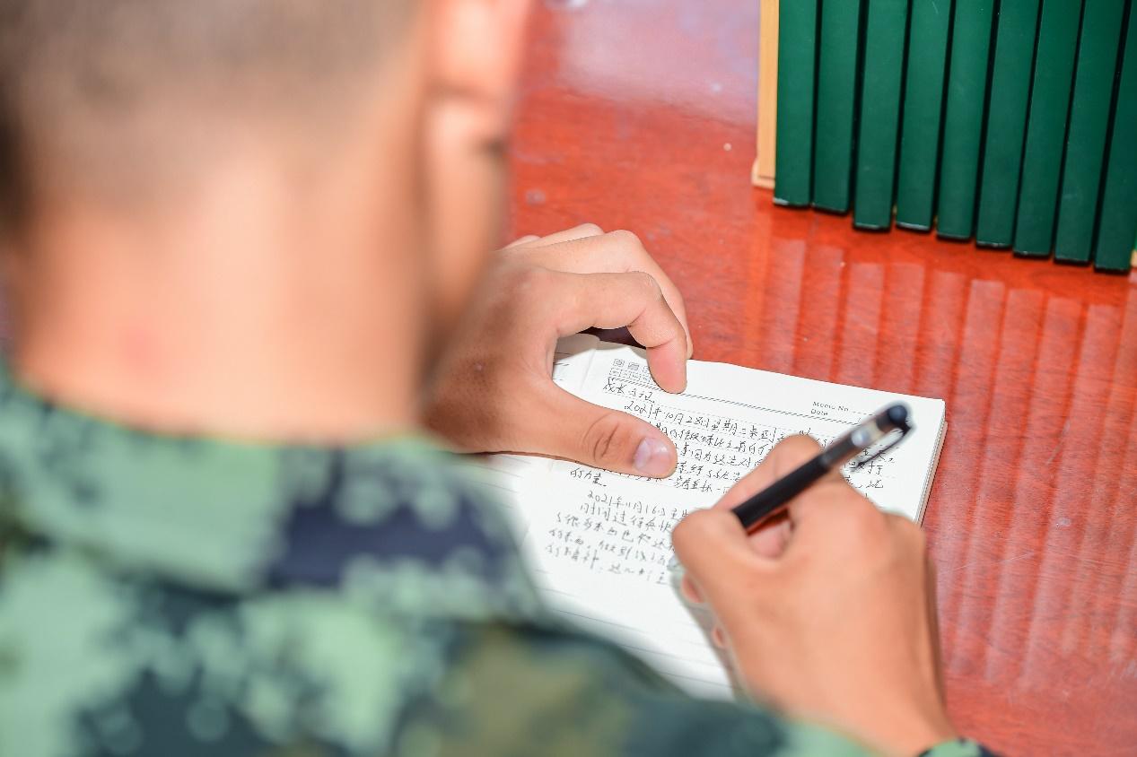 写家书,写日记,拍视频,上讲台……"四个一"坚定新战友从军志