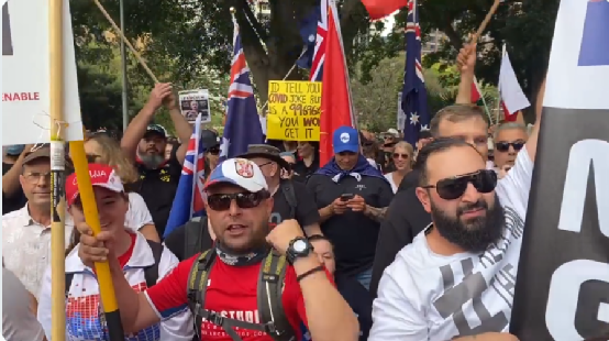 悉尼的抗议者高呼“自由” 图自澳媒