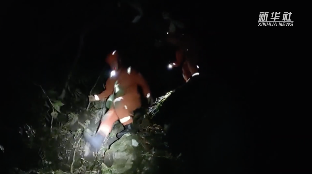 云南4名失联地质人员雨衣被发现！已空投补给物资3吨休闲区蓝鸢梦想 - Www.slyday.coM