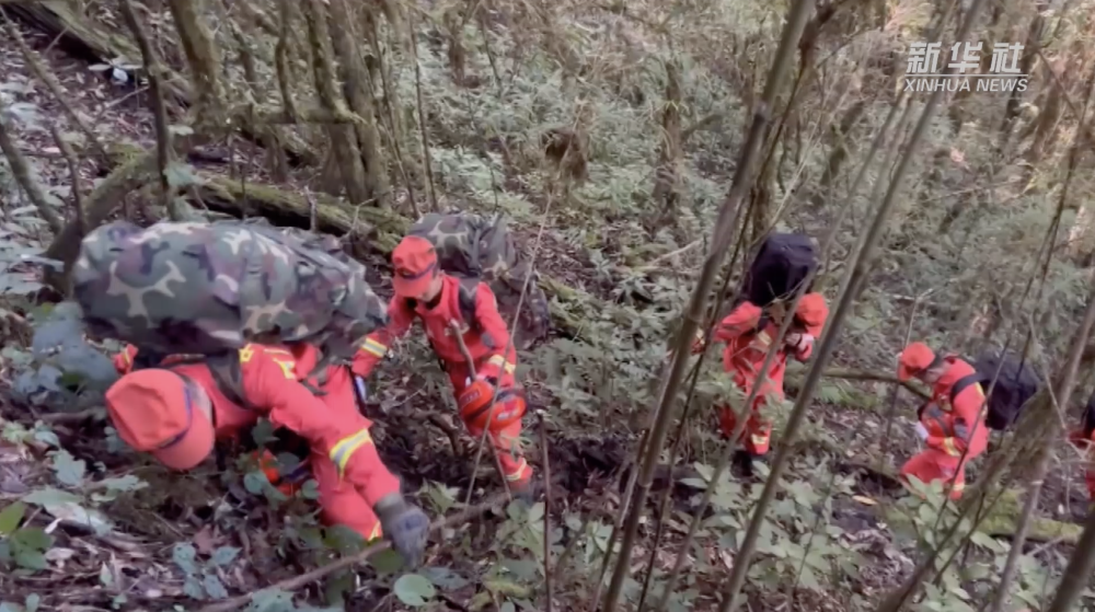 云南4名失联地质人员雨衣被发现！已空投补给物资3吨休闲区蓝鸢梦想 - Www.slyday.coM