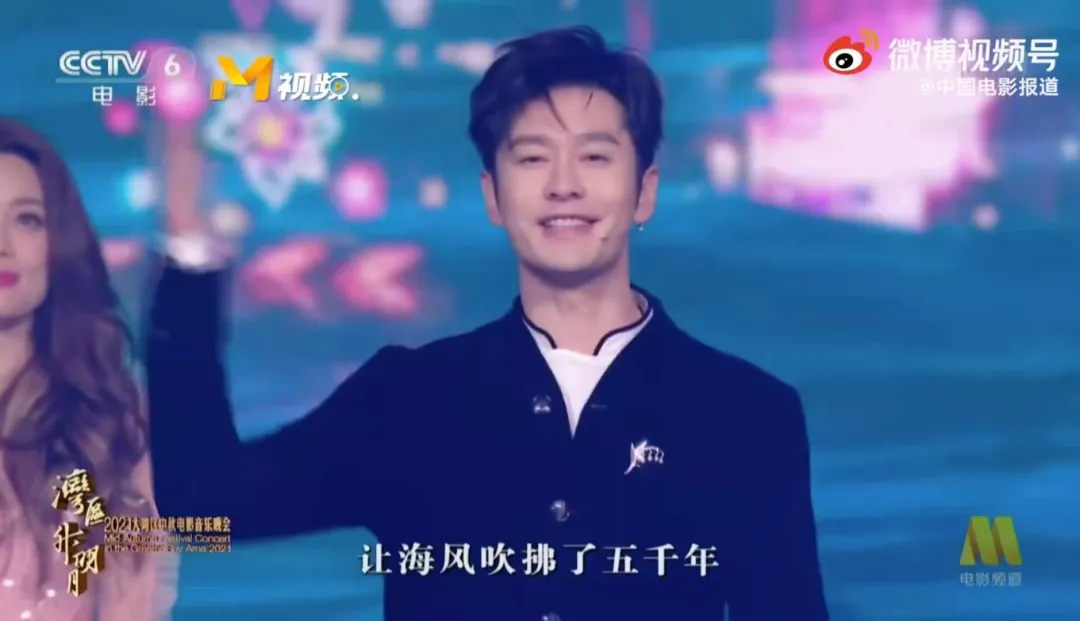 明星遇见前任名场面:李现baby让c位,邓伦偷看金晨休闲区蓝鸢梦想 - Www.slyday.coM 明星遇见前任名场面:李现baby让c位,邓伦偷看金晨休闲区蓝鸢梦想 - Www.slyday.coM