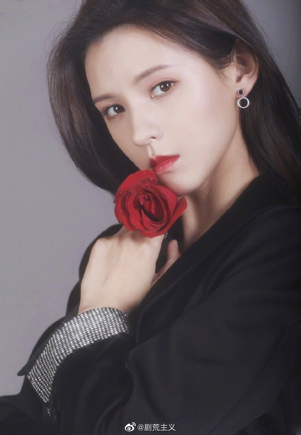 张予曦发视频因为大家都比较关注剧中许倾悠的醉酒妆