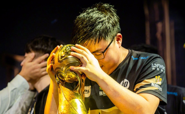 LPL冬转会季:Uzi对复出传闻作出回应!YYDS又要回来了?休闲区蓝鸢梦想 - Www.slyday.coM LPL冬转会季:Uzi对复出传闻作出回应!YYDS又要回来了?休闲区蓝鸢梦想 - Www.slyday.coM