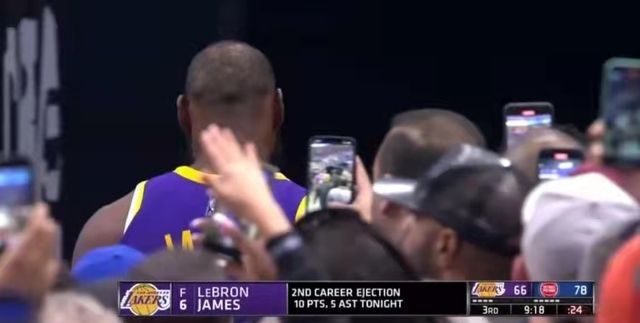 詹姆斯打到对手被驱逐!19年生涯第二次,第一次是怎么回事?休闲区蓝鸢梦想 - Www.slyday.coM 詹姆斯打到对手被驱逐!19年生涯第二次,第一次是怎么回事?休闲区蓝鸢梦想 - Www.slyday.coM