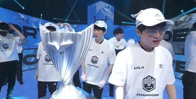 LCK年度大瓜!冠军AD转会未果手撕俱乐部,引得三方激烈对峙!休闲区蓝鸢梦想 - Www.slyday.coM LCK年度大瓜!冠军AD转会未果手撕俱乐部,引得三方激烈对峙!休闲区蓝鸢梦想 - Www.slyday.coM