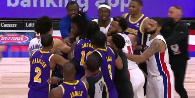 詹姆斯打到对手被驱逐!19年生涯第二次,第一次是怎么回事?休闲区蓝鸢梦想 - Www.slyday.coM 詹姆斯打到对手被驱逐!19年生涯第二次,第一次是怎么回事?休闲区蓝鸢梦想 - Www.slyday.coM