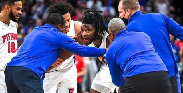 詹姆斯肘击斯图尔特引爆互联网,戴维斯公开站队,却伤了球迷的心休闲区蓝鸢梦想 - Www.slyday.coM