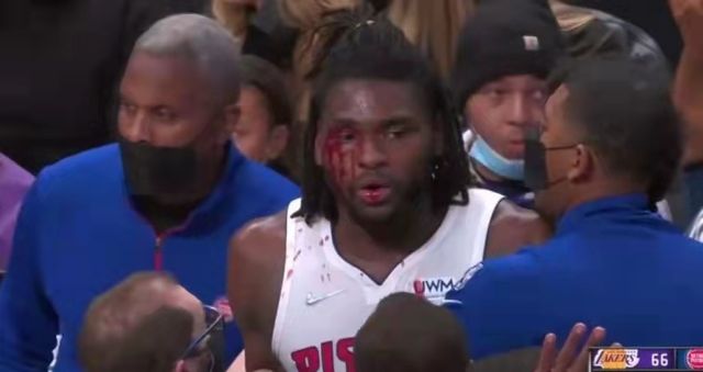 詹姆斯打到对手被驱逐!19年生涯第二次,第一次是怎么回事?休闲区蓝鸢梦想 - Www.slyday.coM 詹姆斯打到对手被驱逐!19年生涯第二次,第一次是怎么回事?休闲区蓝鸢梦想 - Www.slyday.coM