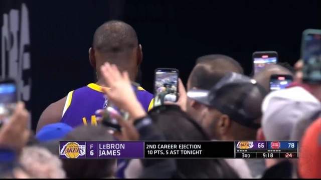 火爆冲突!詹姆斯肘击斯图尔特被裁判驱逐,美媒:他该被禁赛吗?休闲区蓝鸢梦想 - Www.slyday.coM 火爆冲突!詹姆斯肘击斯图尔特被裁判驱逐,美媒:他该被禁赛吗?休闲区蓝鸢梦想 - Www.slyday.coM