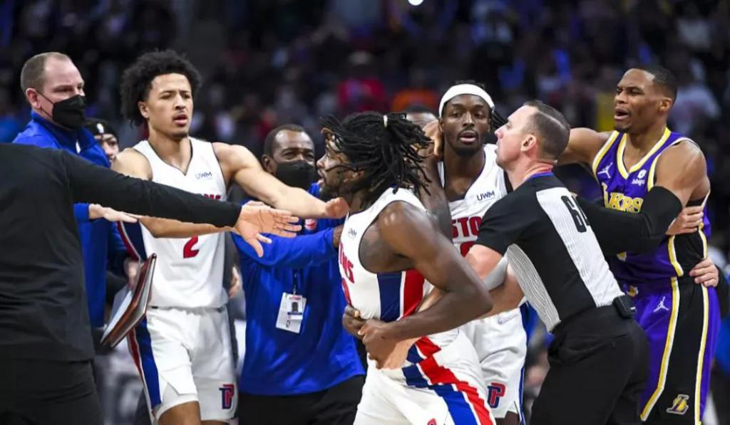 相比詹姆斯生涯第二次被驱逐,一地鸡毛的湖人更让人失望休闲区蓝鸢梦想 - Www.slyday.coM 相比詹姆斯生涯第二次被驱逐,一地鸡毛的湖人更让人失望休闲区蓝鸢梦想 - Www.slyday.coM