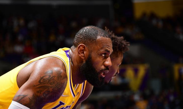 火爆冲突!詹姆斯肘击斯图尔特被裁判驱逐,美媒:他该被禁赛吗?休闲区蓝鸢梦想 - Www.slyday.coM 火爆冲突!詹姆斯肘击斯图尔特被裁判驱逐,美媒:他该被禁赛吗?休闲区蓝鸢梦想 - Www.slyday.coM