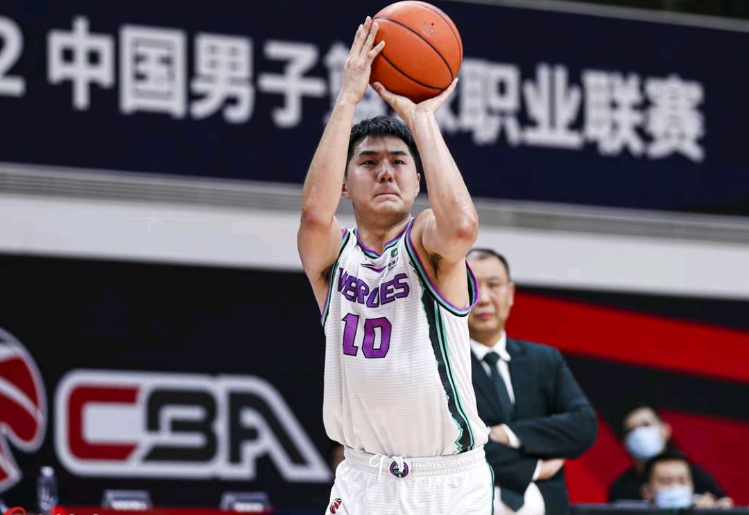 山东男篮新援表现上佳成为球队最佳轮换单打乔释放进攻天赋