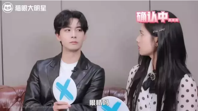 明星遇见前任名场面:李现baby让c位,邓伦偷看金晨休闲区蓝鸢梦想 - Www.slyday.coM 明星遇见前任名场面:李现baby让c位,邓伦偷看金晨休闲区蓝鸢梦想 - Www.slyday.coM