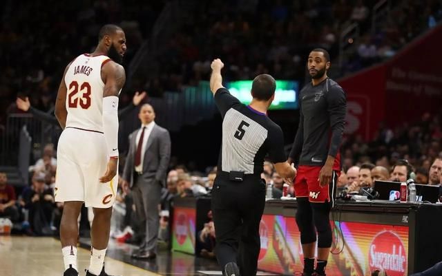 詹姆斯打到对手被驱逐!19年生涯第二次,第一次是怎么回事?休闲区蓝鸢梦想 - Www.slyday.coM 詹姆斯打到对手被驱逐!19年生涯第二次,第一次是怎么回事?休闲区蓝鸢梦想 - Www.slyday.coM