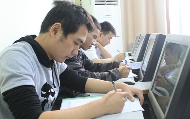 大学生的工资档次表,硕士生工资只能达到4700?网友表示:太难了休闲区蓝鸢梦想 - Www.slyday.coM 大学生的工资档次表,硕士生工资只能达到4700?网友表示:太难了休闲区蓝鸢梦想 - Www.slyday.coM