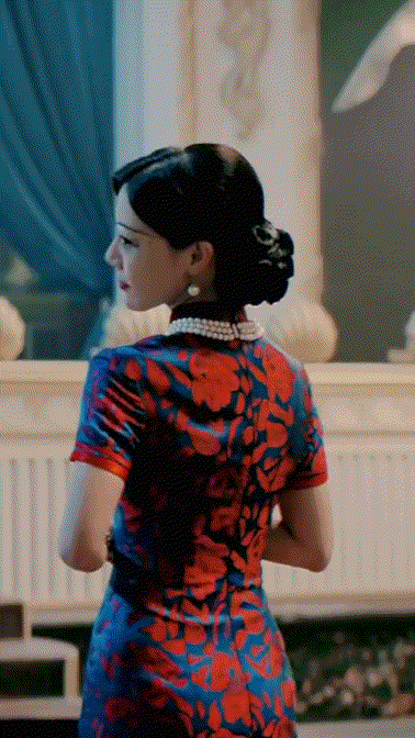 邓家佳扬名立万旗袍装也太美了