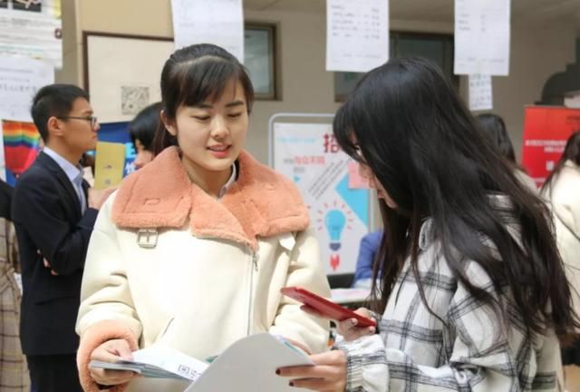 大学生的工资档次表,硕士生工资只能达到4700?网友表示:太难了休闲区蓝鸢梦想 - Www.slyday.coM 大学生的工资档次表,硕士生工资只能达到4700?网友表示:太难了休闲区蓝鸢梦想 - Www.slyday.coM