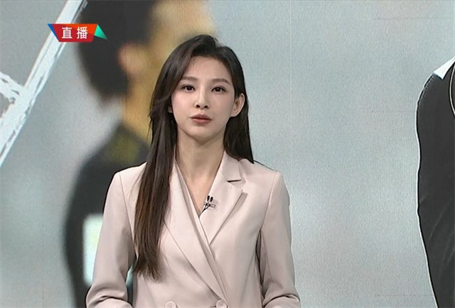 在最新一期《天下足球》,央视女主持人马凡舒以一身裤装形象亮相,多数