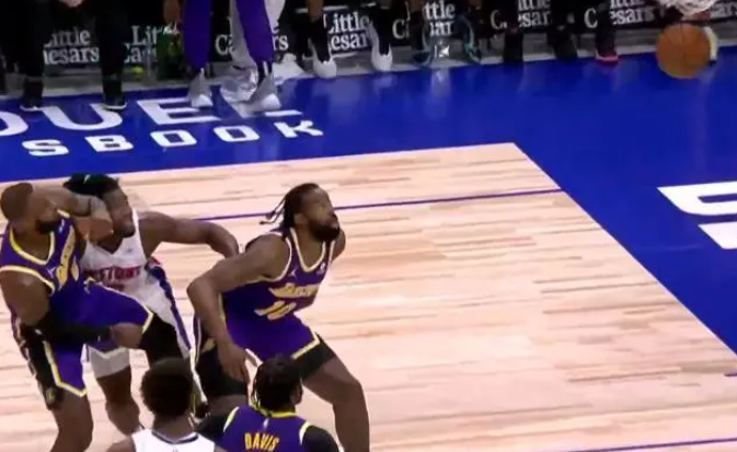 “斯图尔特用脸攻击詹姆斯肘部”!湖人解说疯了:快给老詹道歉休闲区蓝鸢梦想 - Www.slyday.coM “斯图尔特用脸攻击詹姆斯肘部”!湖人解说疯了:快给老詹道歉休闲区蓝鸢梦想 - Www.slyday.coM