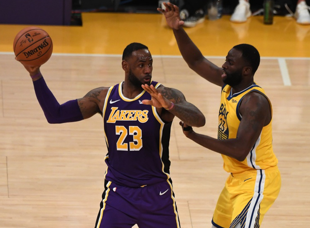 火爆冲突!詹姆斯肘击斯图尔特被裁判驱逐,美媒:他该被禁赛吗?休闲区蓝鸢梦想 - Www.slyday.coM 火爆冲突!詹姆斯肘击斯图尔特被裁判驱逐,美媒:他该被禁赛吗?休闲区蓝鸢梦想 - Www.slyday.coM