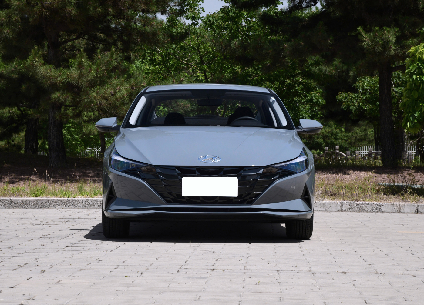 9万块的现代伊兰特颜值高空间足月销量过万适合日常代步