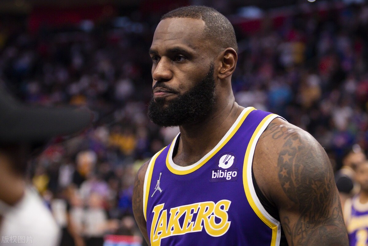 詹姆斯恶犯遭驱逐，湖人逆转活塞！国王主帅被炒，76人想要坎宁安休闲区蓝鸢梦想 - Www.slyday.coM