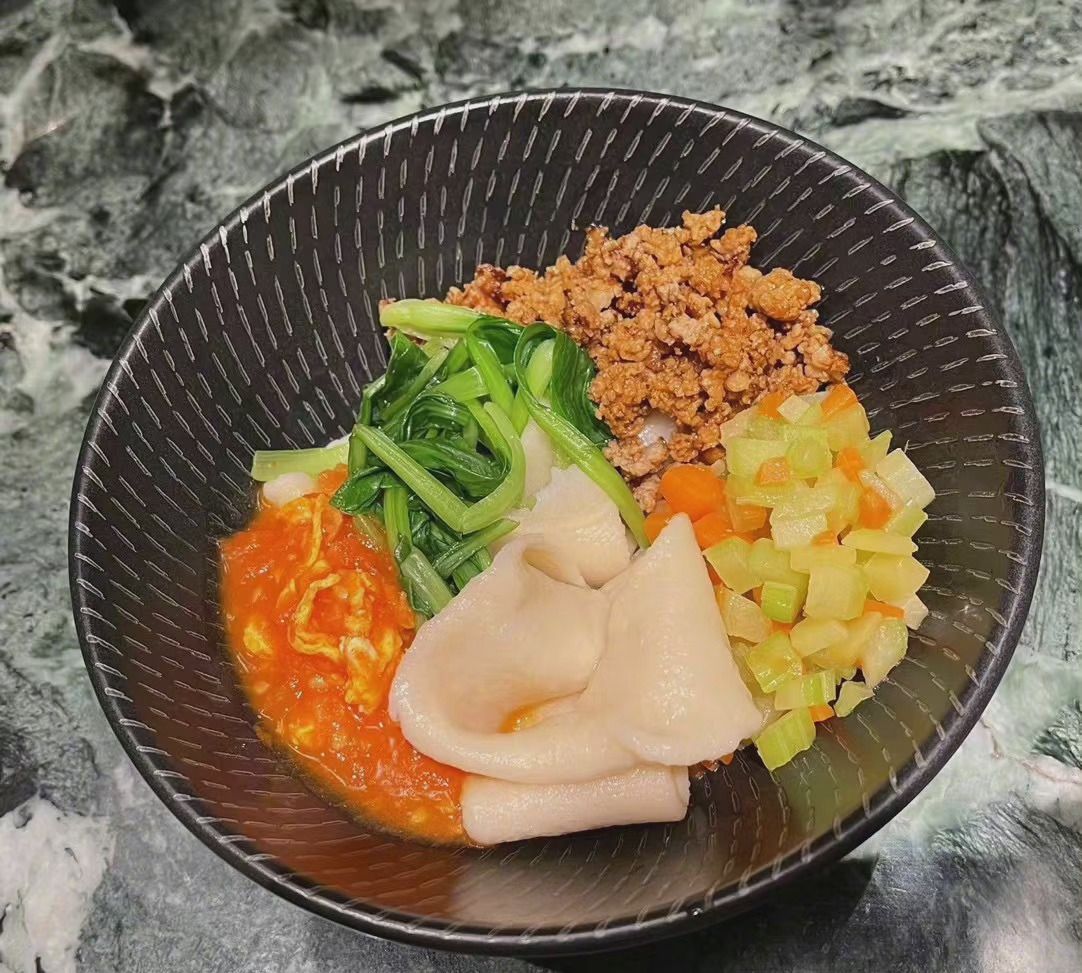 撒狗粮！孙俪吃上了邓超做的biang biang面，有荤有素营养搭配休闲区蓝鸢梦想 - Www.slyday.coM