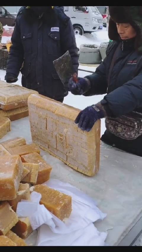 东北的冻豆腐冻完就这个色跟肥皂似的卖也不像南方论斤