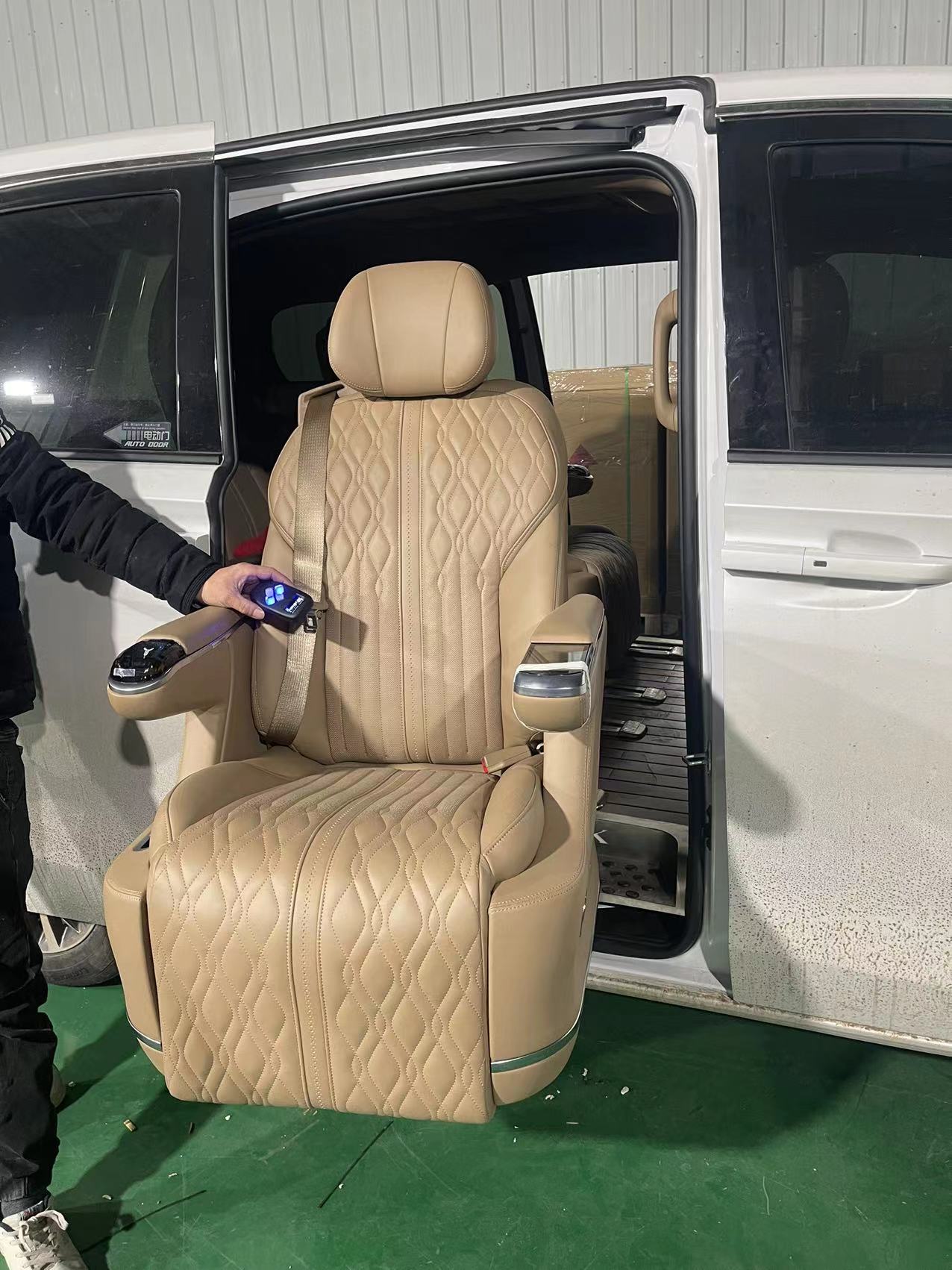 别克gl8es改装福祉座椅汽车改装福祉轮椅自动升降旋转座椅