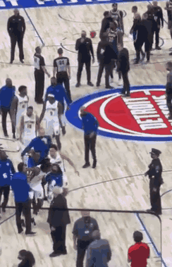 相比詹姆斯生涯第二次被驱逐,一地鸡毛的湖人更让人失望休闲区蓝鸢梦想 - Www.slyday.coM 相比詹姆斯生涯第二次被驱逐,一地鸡毛的湖人更让人失望休闲区蓝鸢梦想 - Www.slyday.coM