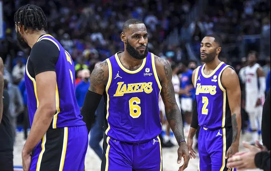 相比詹姆斯生涯第二次被驱逐,一地鸡毛的湖人更让人失望休闲区蓝鸢梦想 - Www.slyday.coM 相比詹姆斯生涯第二次被驱逐,一地鸡毛的湖人更让人失望休闲区蓝鸢梦想 - Www.slyday.coM