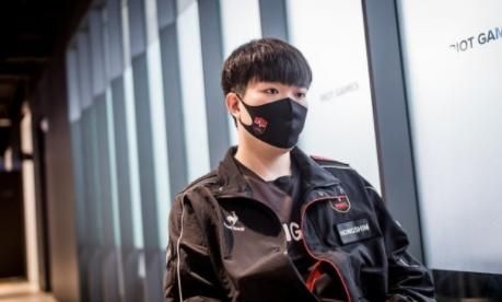 被坑惨了！LCK选手被迫离开俱乐部：看了官网发文直接哭了休闲区蓝鸢梦想 - Www.slyday.coM