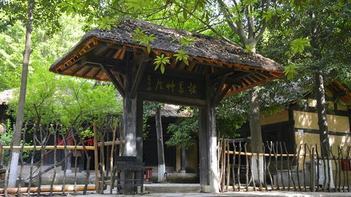 古隆中是一个有着悠久历史的美丽景区,将近2000年的历史也让古隆中