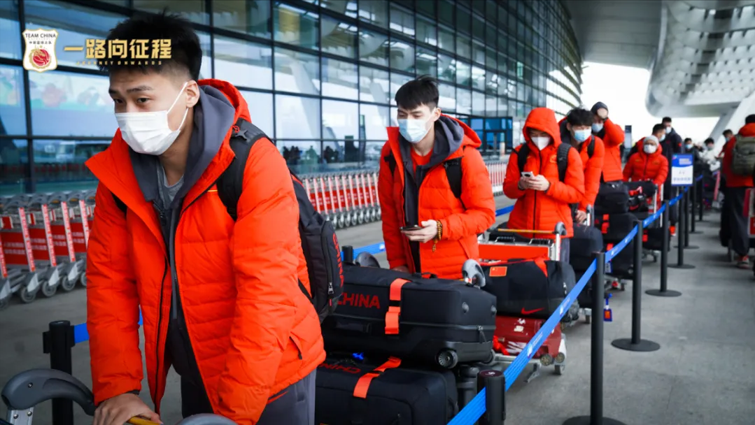 男篮官宣出征!全员精神饱满,整个行程达10小时,却不能喝水进食休闲区蓝鸢梦想 - Www.slyday.coM 男篮官宣出征!全员精神饱满,整个行程达10小时,却不能喝水进食休闲区蓝鸢梦想 - Www.slyday.coM