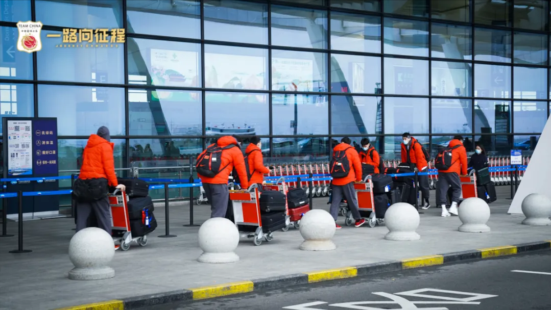 男篮官宣出征!全员精神饱满,整个行程达10小时,却不能喝水进食休闲区蓝鸢梦想 - Www.slyday.coM 男篮官宣出征!全员精神饱满,整个行程达10小时,却不能喝水进食休闲区蓝鸢梦想 - Www.slyday.coM